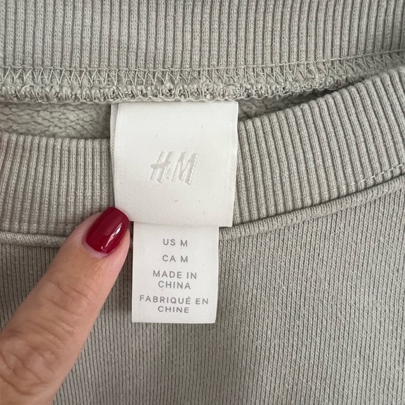 H&M cropped sweatshirt - Picture 3 of 3